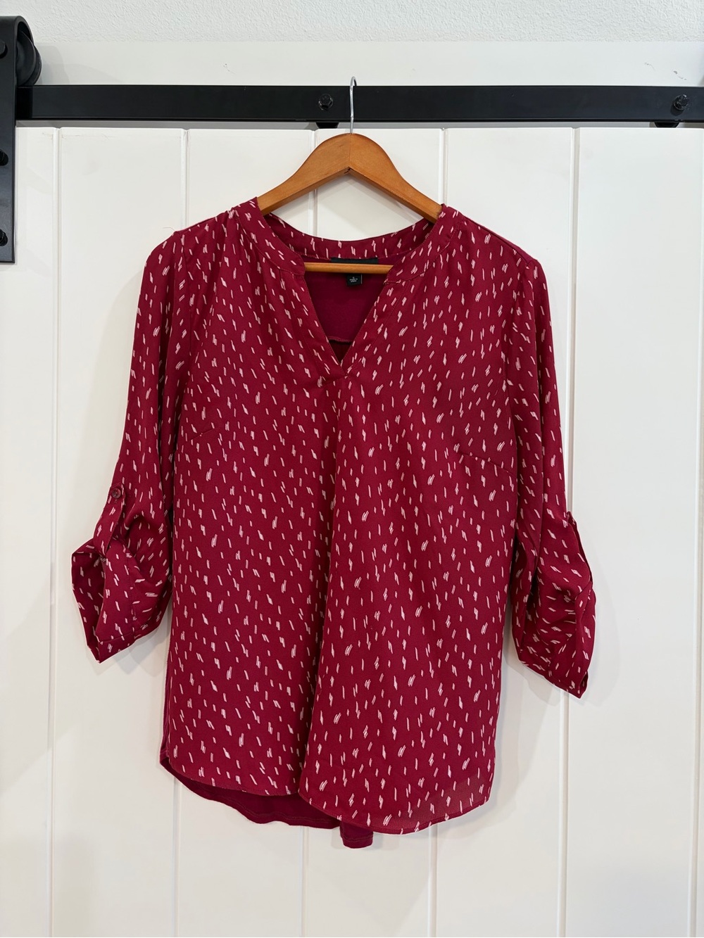 Women's Burgundy Printed V-Neck Roll-Tab Sleeve Blouse